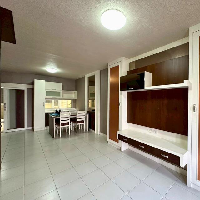 ขายถูกมาก!!  ทาวน์โฮม 2 ชั้น  อารียา เดอะคัลเลอร์ 1 ( Areeya The Color 1 ) อยู่ต้นโครงการ ตกแต่งเต็มพื้นที่ เปิดเป็น Home office ได้เลย ใกล้รถไฟฟ้า สา 4