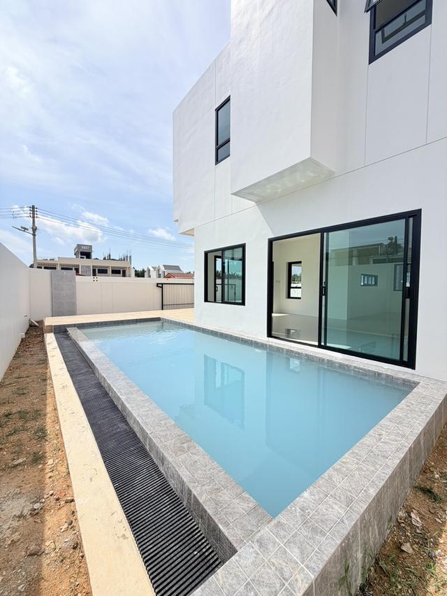 Contemporary Thai Living  Where Tradition Meets Nature 5