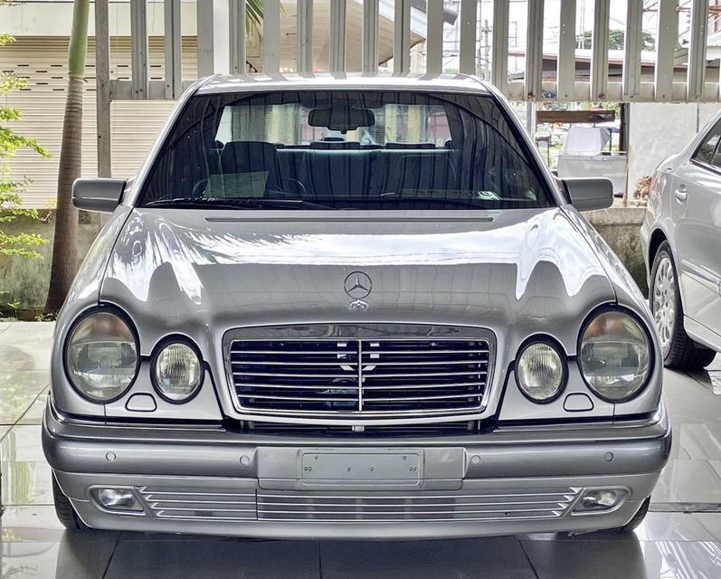 รถเบนซ์ในตำนาน เครื่อง 111 ทนอึด Mercedes-Benz E230 W210