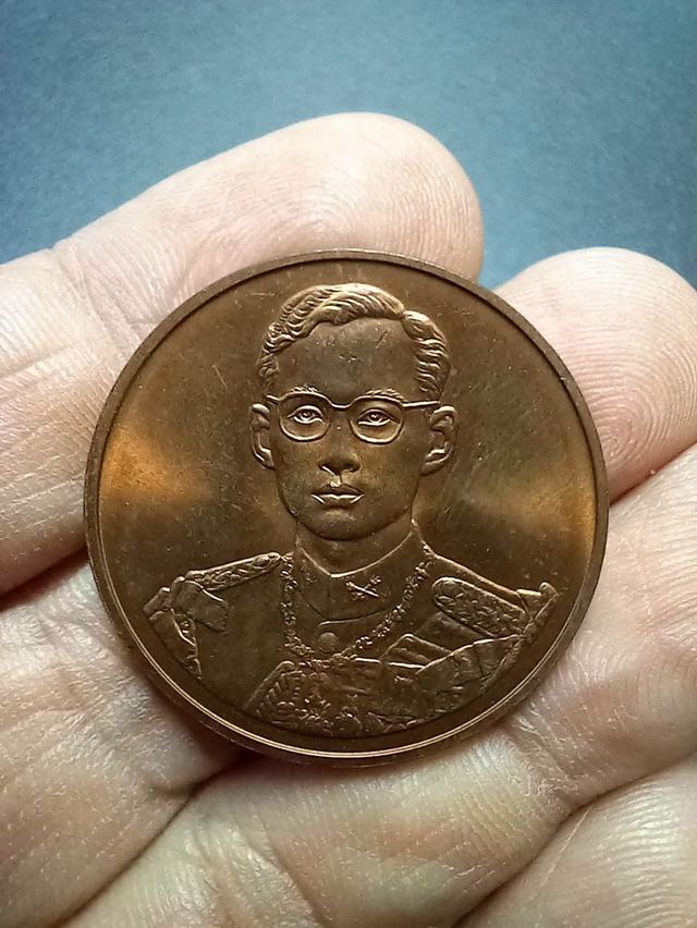 เหรียญที่ระลึกงาน 5 ธันวามหาราช ครั้งที่ 19 ฉลองสิริราชสมบัติ ครบ 50 ปี พ.ศ. 2539