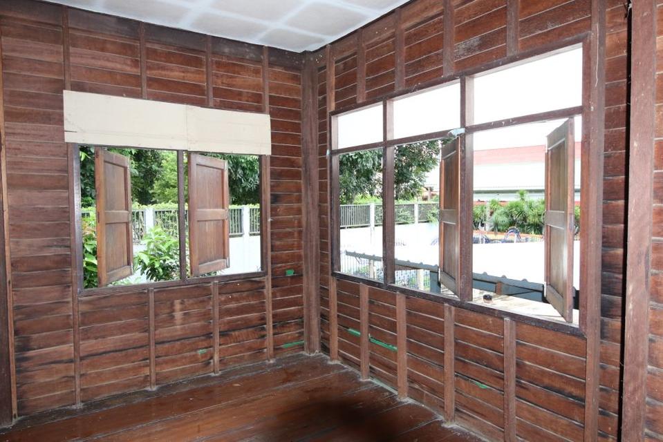 ขายบ้านพร้อมที่ดิน บ้านไม้เรือนไทย 3 ห้องนอน ติดคลองบางขุนเทียน ทำเลดี ใกล้ BTS วุฒากาศ 150 ม. 13
