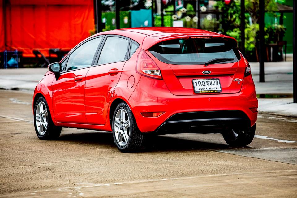 Ford Fiesta 1.5 Sport 5 ประตู สีแดง เกียร์ออโต้ ปี 2012  9