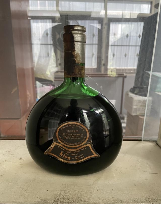 ขวดเก่าทรงคุณค่าสำหรับหตู้โชว์ในบ้านคุณ รูปที่ 5