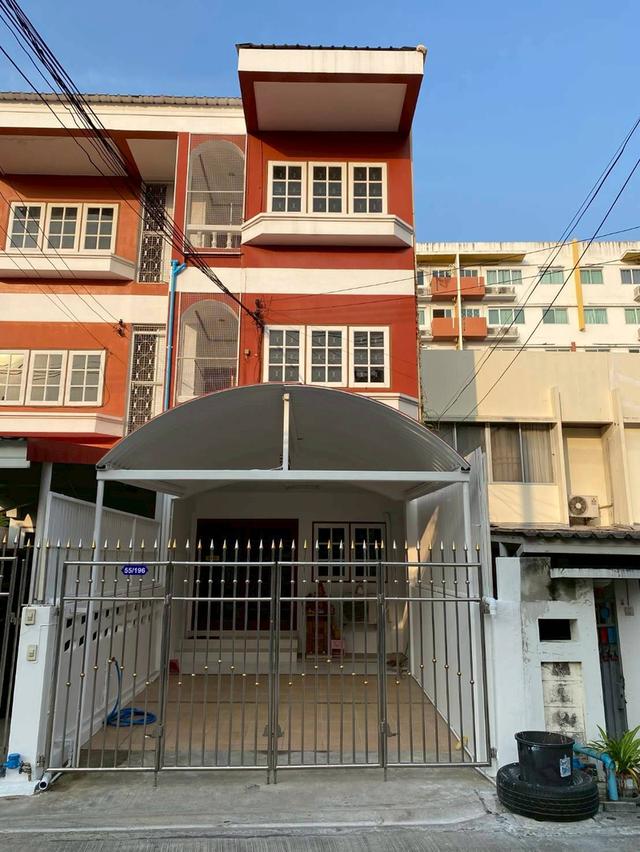 ให้เช่าทาวน์โฮม 3 ชั้น ห่างจาก MRT ลาดพร้าวเพียง 150 เมตร (พร้อมอยู่ 1 กันยายน 68) (N.1837)