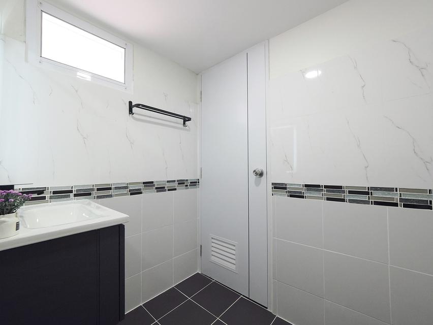 ขายราคาพิเศษ ธัชพล 2 คอนโดมิเนียม 20.5 ตร.ม. ชั้น 7 ห้องมุม วิวสวย ทำเลดีเยี่ยม ใจกลางเมือง เฟอร์นิเจอร์ครบ แอร์ ทีวี ตู้เย็น รีโนเวทใหม่ทั้งหลัง 14