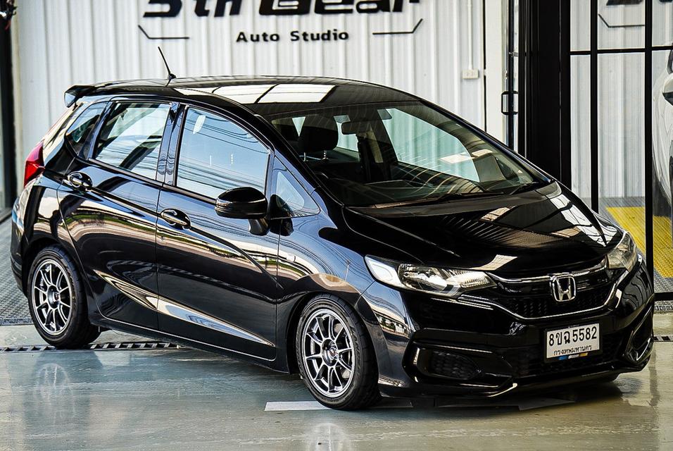 HONDA JAZZ GK 1.5 VTEC MNC 2017 M/T 💸 ราคาเพียง 319,000 บาท(เงินสดได้) 📌 ผ่อนเริ่มต้น 5xxx บาท ✅ ออกรถ จัด+โอน+จบ เพียง 10,000 บาท📍