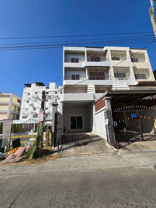 ขายทาวน์โฮม 4 ชั้น รีโนเวทใหม่ ใกล้รถไฟฟ้า สายสีชมพู มีนบุรี (N.1966) 16