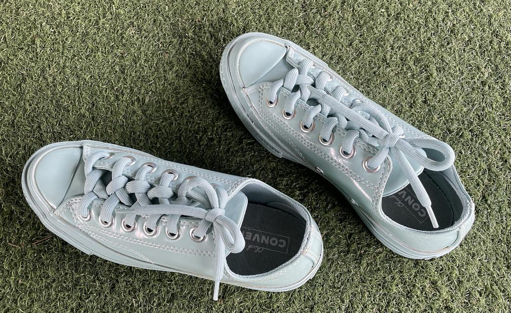 รองเท้า converse Chuck Taylor All Star( หนังแก้วของแท้สภาพใหม่มากไม่แอดไลน์หรือเข้ากลุ่มใดๆทั้งสิ้น)