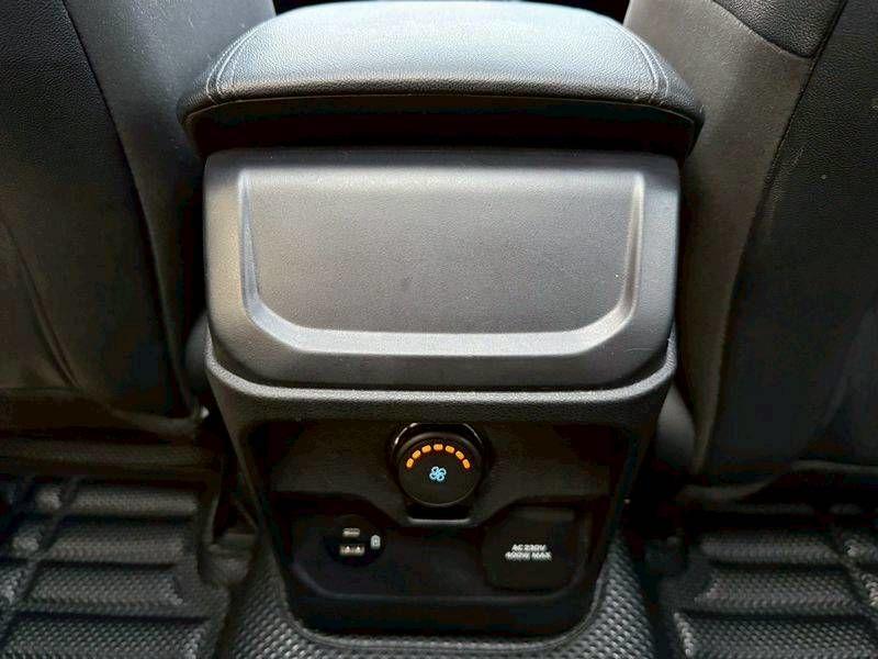 FORD EVEREST 2.0 THAITANIUM PLUS 2WD 15