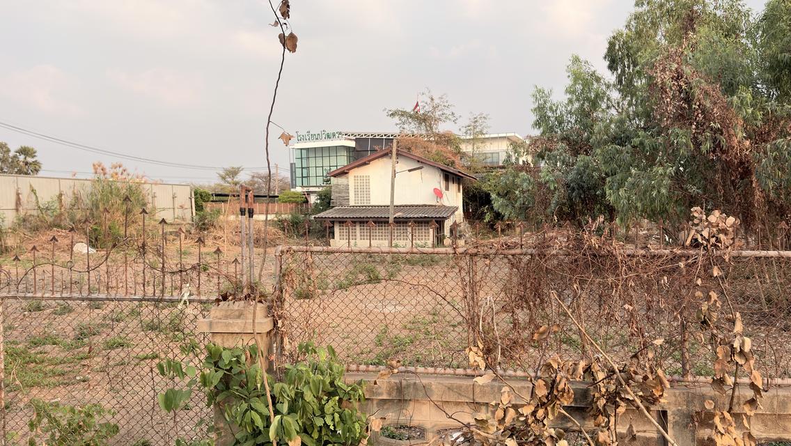 ขายที่ดินปทุมสายในติดโรงเรียนและไปรษณีย์ปทุมธานี หน้ากว้าง 80 เมตร ติดถนนใหญ่ ที่ถมแล้ว เนื้อที่ 2-1-49 ไร่(949ตร.วา) ราคา54 ล้าน 3