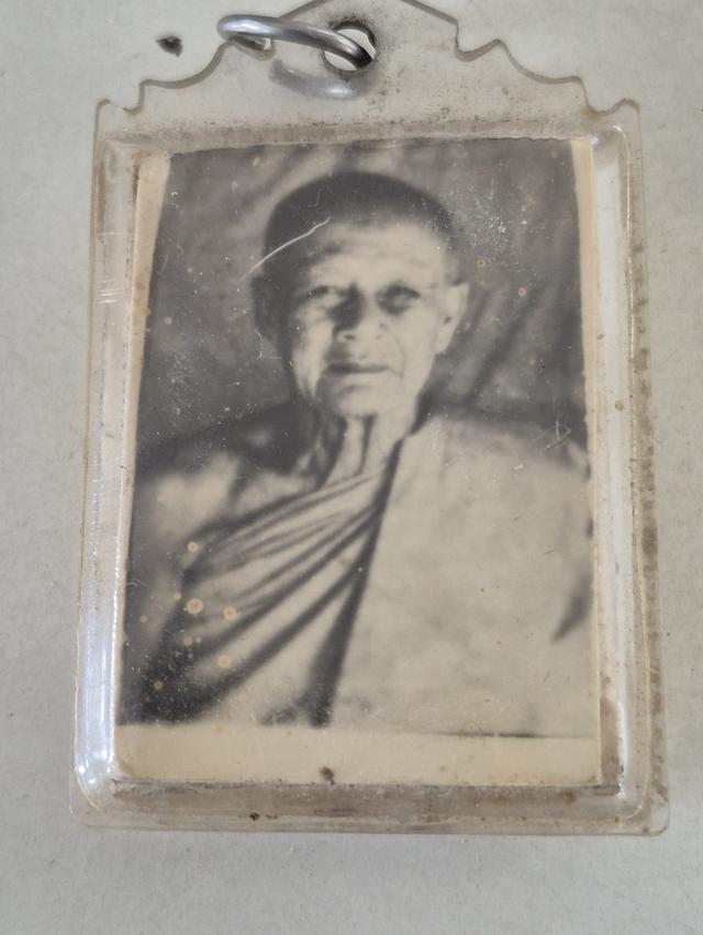 พระสมเด็จเกศไชโยหลวงปู่โต๊ะ วัดสระเกษ พิมพ์ ๙ ชั้น หลังรูปถ่าย ปี พ.ศ. 2512 2