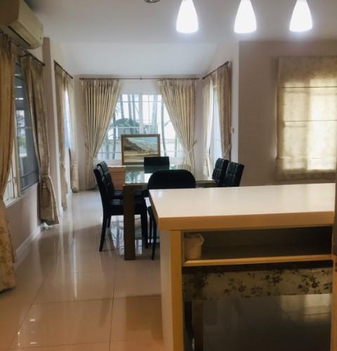 บ้านเดียวให้เช่าใกล้สนามบินสุวรรณภูมิ ม.มัณฑนา พระราม9-ศรีนครินทร์ มี3นอน 3น้ำ ตกแต่งสวย เฟอร์ครบพร้อมเข้าอยู่เช่า 55,00 2