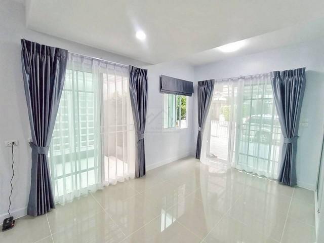 ให้เช่าบ้านแฝด 2 ชั้น 3 ห้องนอน หมู่บ้านเดอะ วิลเลจ เอ็กซ์คลูซีฟ บางนา กม.10 พร้อมอยู่ ใกล้เมกะบางนา 7