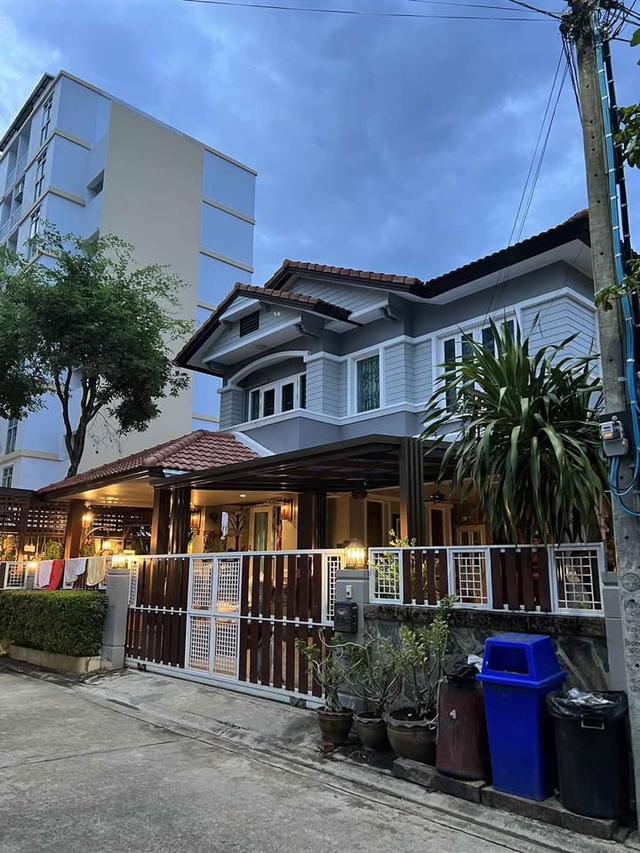 ขายบ้านเดี่ยว ใกล้เซ็นทรัลเวสต์วิลล์ หมู่บ้านเบญญาภา-ปิ่นเกล้า ทำเล ราชพฤกษ์-สาทร หลังริม 75 ตรว. พื้นที่ใช้สอยประมาณ 280 ตรม. 4 นอน / 4 น้ำ / 1