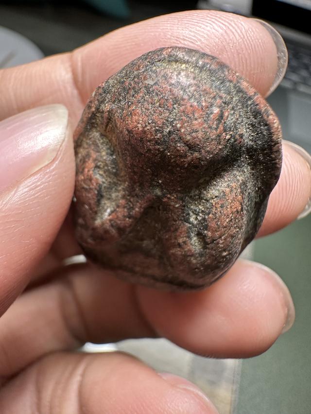 พระปิดตา ไม่ทราบที่ และวัด เนื้อออกแดง