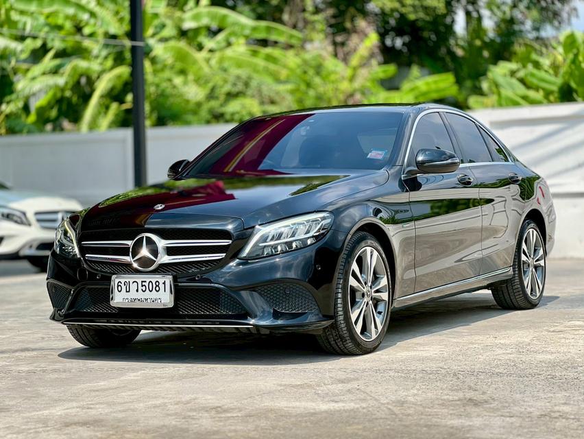 ปี 2019 BENZ C-CLASS, C300e AVANTGARDEโฉม W205 ปี14-23 สีดำ เกียร์ออโต้ เบนซิน/ไฟฟ้า 6
