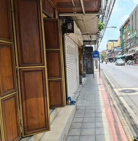 ให้เช่าอาคารพาณิชย์ 4 ชั้น 240 ตร.ม. ริมถนนอินทามระ ย่านห้วยขวาง ใกล้ตลาดห้วยขวาง 3