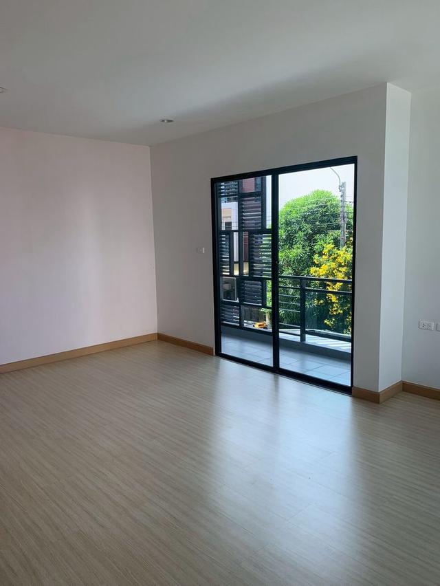 ขาย :ทาวน์โฮม 3 ชั้น,เนื้อที่ 29.3 ตรว.(หลังมุม)  หมู่บ้านไอฟิล บางนา ถนนเแกาญจนาภิเษก ซอย 57/2 10