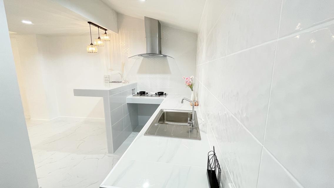 ทาวน์เฮ้าส์ 2ชั้น ม.บก.ทหารสูงสุด รามอินทรา46 2 ห้องนอน 2 ห้องน้ำ ใกล้รถไฟฟ้าคู้บอน แฟชั่นไอส์แลนด์ รีโนเวทใหม่ทั้งหลัง พร้อมอยู่ ยื่นกู้ฟรี 6