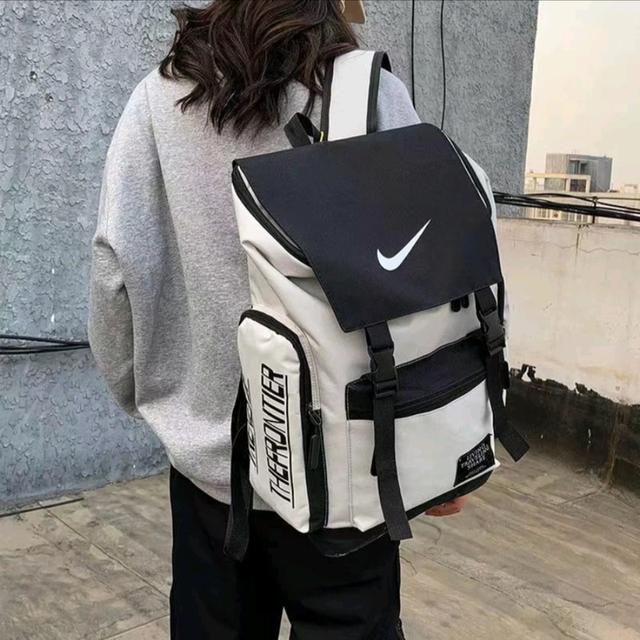 กระเป๋าเป้ Nike 2