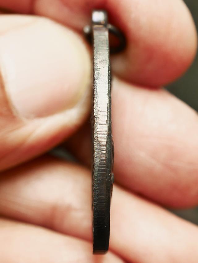 เหรียญสร้างบารมี หลวงพ่อคูณ วัดบ้านไร่ ปี 2519....เก่า เดิมๆ 10