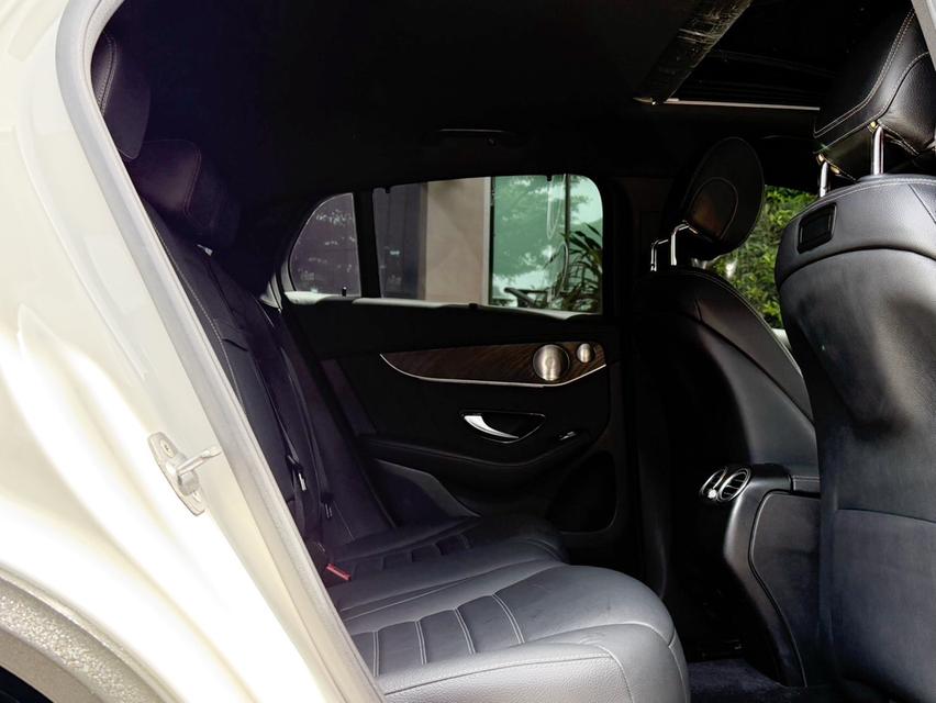 2020 BENZ GLC 250 COUPE รถมือเดียวออกป้ายแดง รถวิ่งน้อย เข้าศูนย์ทุกระยะ รถไม่เคยมีอุบัติเหตุครับ 14