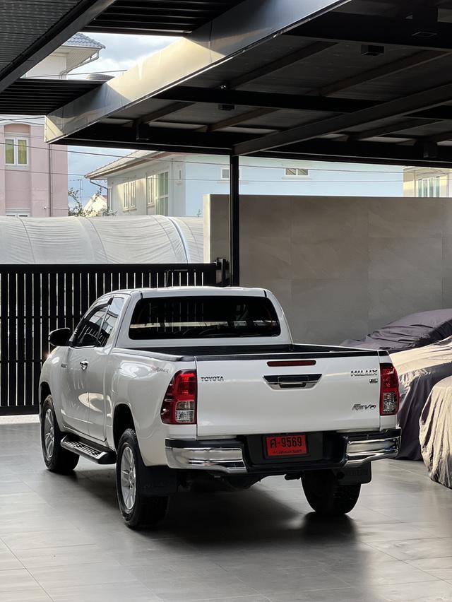 Toyota Hilux Revo 2.4 E 12