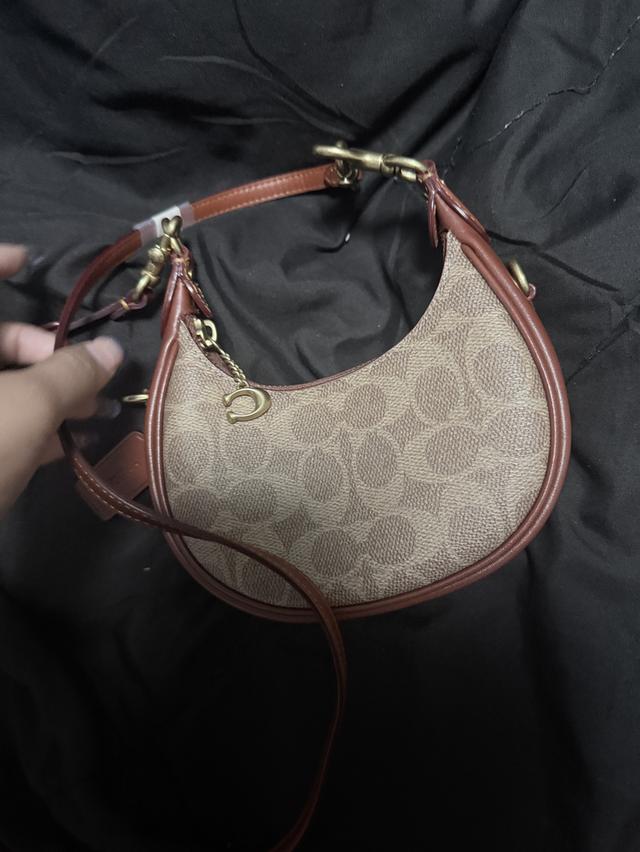 กระเป๋า coach jonie bag in signature canvas รูปที่ 8