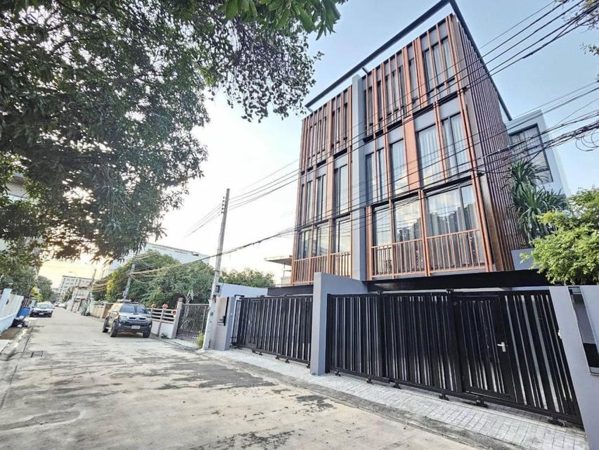 ขาย บ้านแฝด Pool Villa 3.5 ชั้น พระราม 9 ซอย 51 รีโนเวทใหม่ทั้งหลัง 43 ตร.วา 1