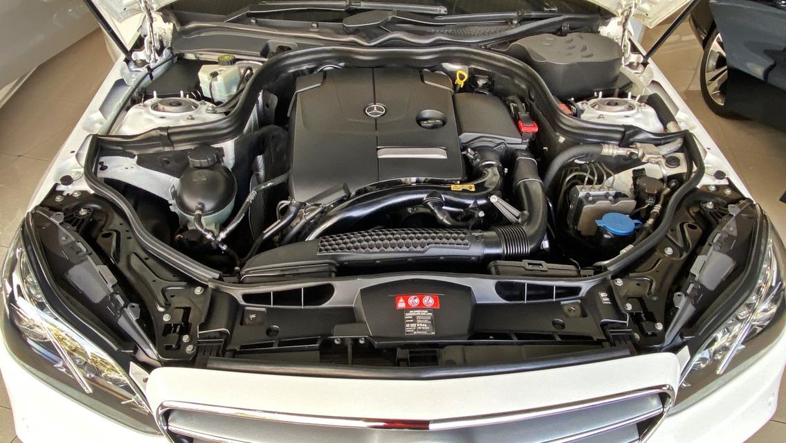 BENZ E200CGI SALOON ปี 2013 17
