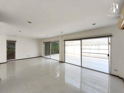 ขายบ้านเดี่ยว 2 ชั้น พร้อมอยู่ ทำเลวัชรพล 5