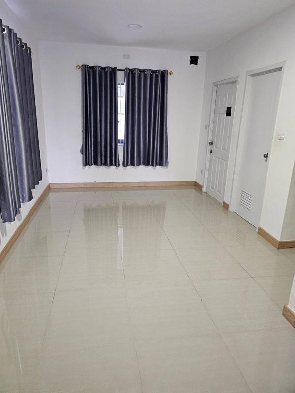 ขายด่วน บ้านทาวเฮ้าส์ หมู่บ้านศิวาลัย บางสมัคร บางปะกง ฉะเชิงเทรา สภาพใหม่ เนื้อที่ 42 ตรว. โทร 0632359638 9