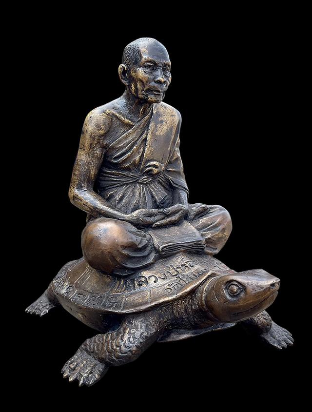 รูปหล่อหลวงปู่หลิว วัดไร่แตงทอง หน้าตัก5นิ้ว ปี35 เนื้อทองเหลืองรมดำ สีมันปู 2