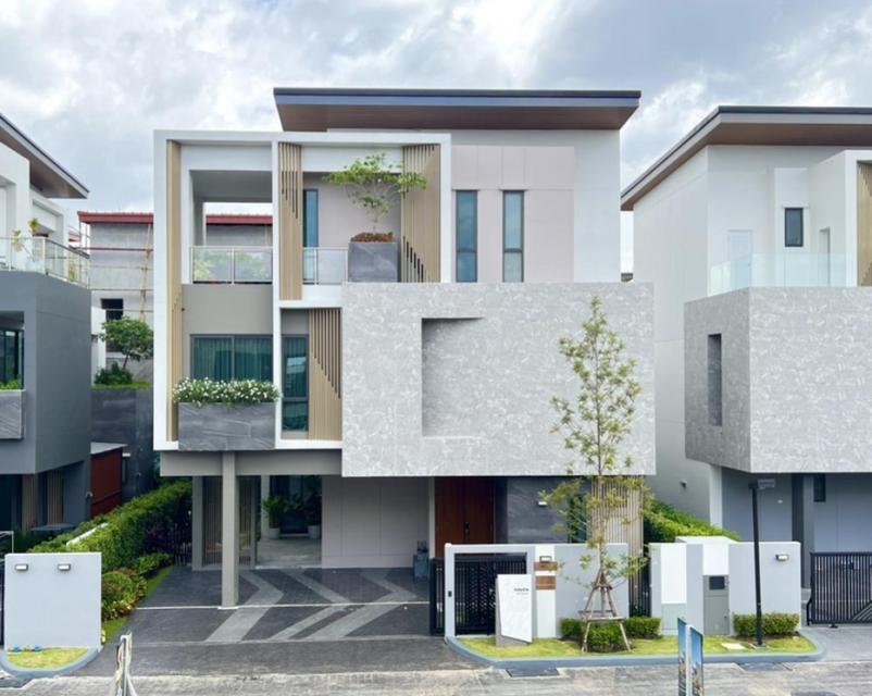 ขายบ้านเดี่ยว 3 ชั้น พร้อมอยู่ ทำเลเกษตรนวมินทร์ 1