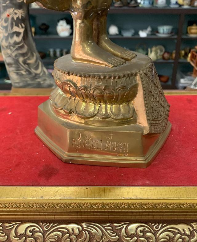 พระพุทธรูป องค์ใหญ่ เนื้อทองเหลือง 8