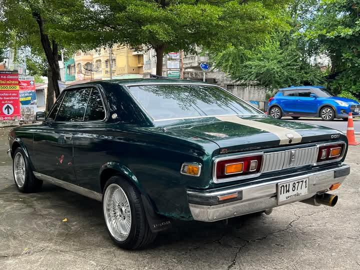 Toyota Crown สีเขียว 4