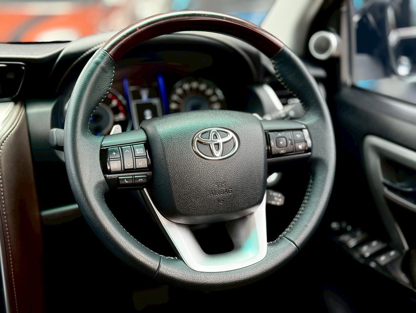 ขาย Toyota Fortuner 2.8V ปี18 11