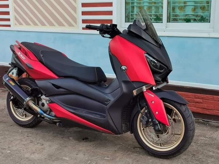 Yamaha X Max สีแดงสดสวยปี 2021 3