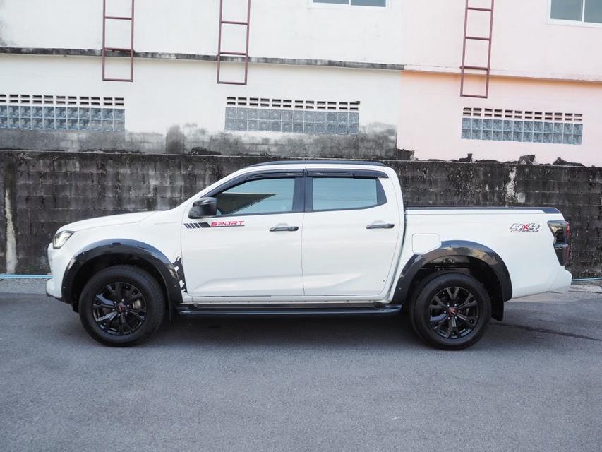 ISUZU D-MAX  V-CROSS CAB-4 3.0 Ddi ZP 4WD M/T ปี 2022 4