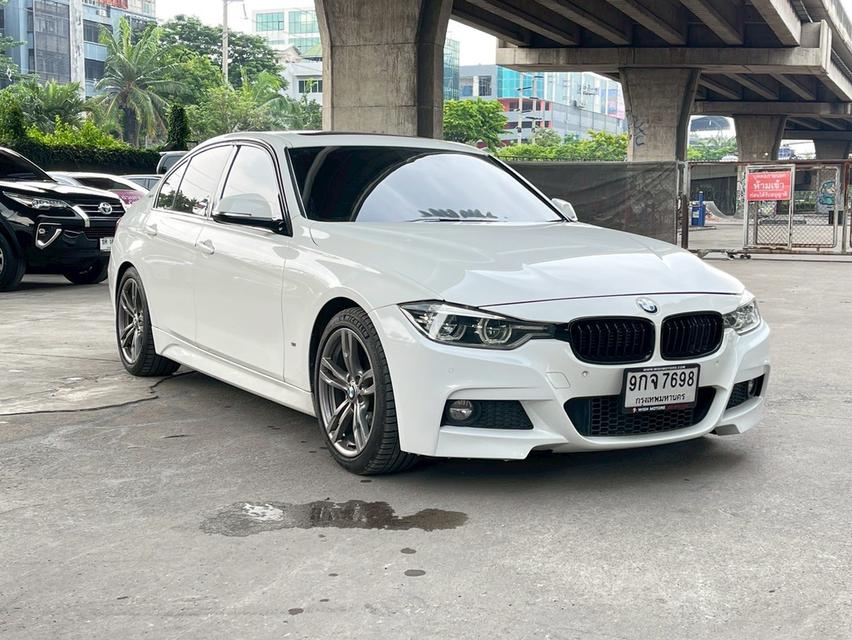 รหัสรถ WMT7698 BMW 330e M Sport LCI ปี 2018 จด 2022