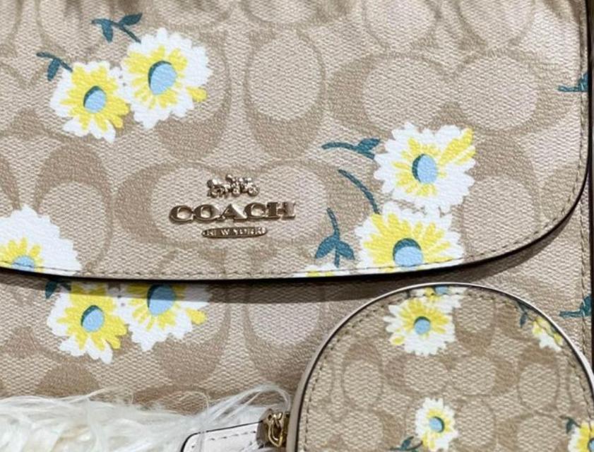 กระเป๋าสะพายข้าง Coach 2