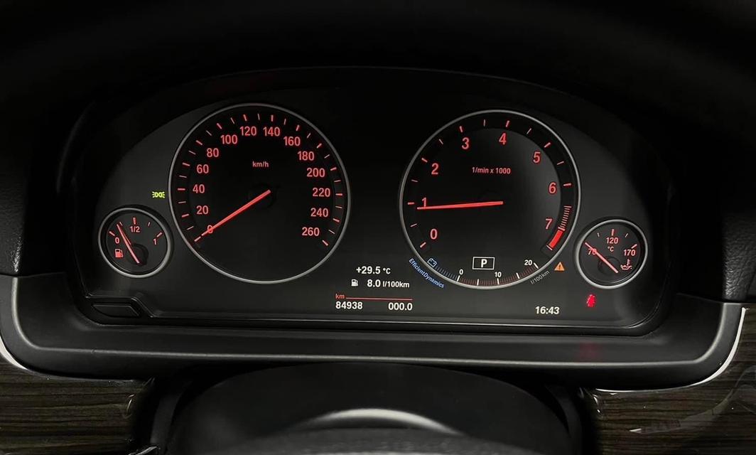 BMW Series5 528i Luxury 3จอTOPสุปี2016 80000KM 2