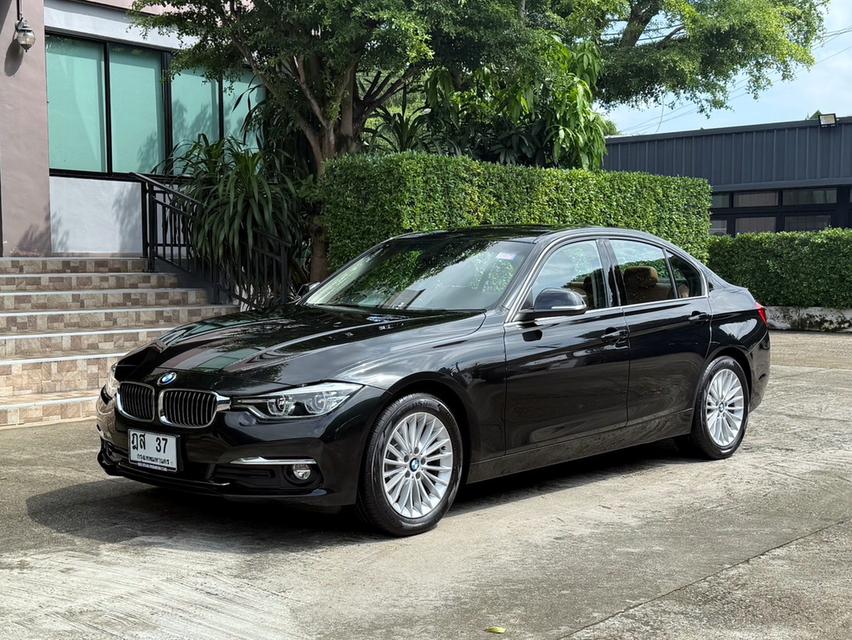 2019 BMW 320D F30 LCI รถมือเดียวออกป้ายแดง รถวิ่งน้อย เข้าศูนย์ทุกระยะ รถไม่เคยมีอุบัติเหตุครับ