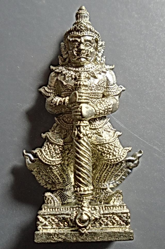 รูปหล่อ ท้าวเวสสุวรรณ เนื้อ อัลปาก้า รุ่นยกฐานะทองนำโชค หลวงพ่อทอง วัดบ้านไร่ จังหวัดนครราชสีมา ศิษย์หลวงพ่อคูณ (มีโค้ดและหมายเลข)