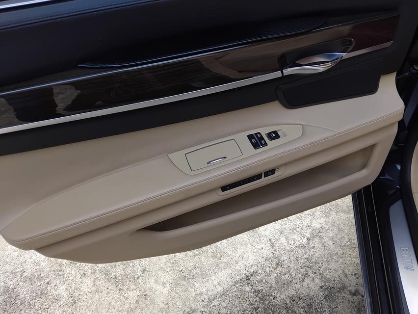 ขายรถบัาน เจัาของขายเอง BMW 730LD ปี 2012 สีบรอนซ์ทอง ไมล์แท้ 184,041 กม. ฟูลออฟชั่นแต่ง M sport 8