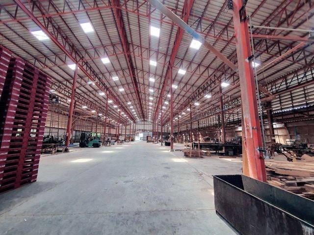 ให้เช่าโกดัง พื้นที่ใหญ่ 2,160 ตร.ม. ทำเลทองถนนลำลูกกา คลอง 14 ปทุมธานี รถเทรลเลอร์เข้าออกสะดวก พร้อมลานจอดรถกว้างขวาง 3