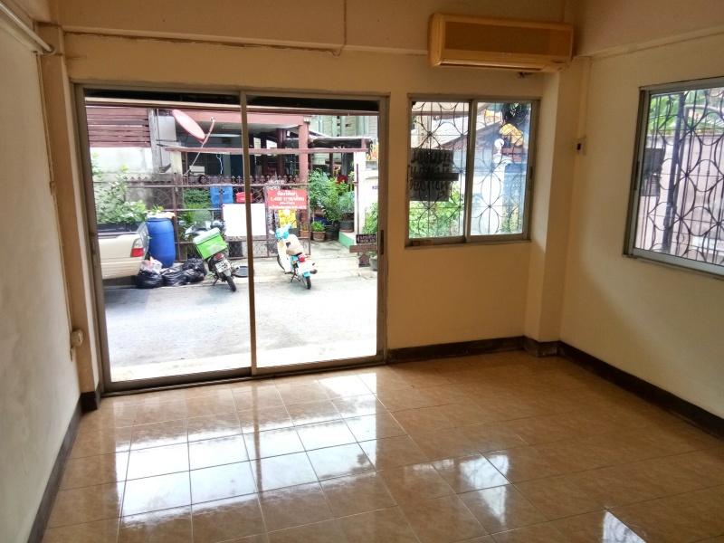 ปิดให้เช่า OFFICE สำหรับติดต่องาน และพักอาศัย สามารถใช้เป็นที่สต๊อกสินค้าได้ด้วยราคา 1800 บาท และค่าส่วนรวม 100บาทรวมเป็น1900 /เดือน พร้อมอยู่ทันที 6
