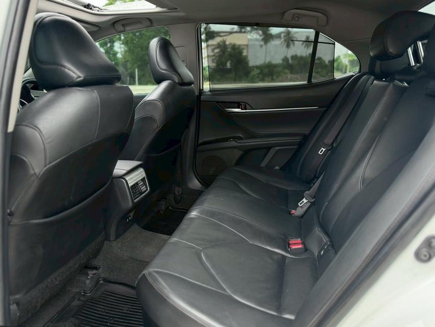 Toyota Camry 2.5 HV Hybrid Premium ปี 2019 สีขาว 16