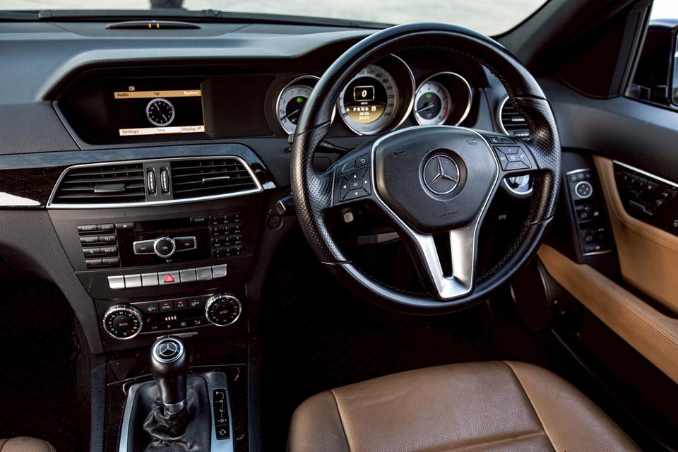 Benz C200 CGI Saloon สีดำ ปี 2011 มือเดียวป้ายแดง 14