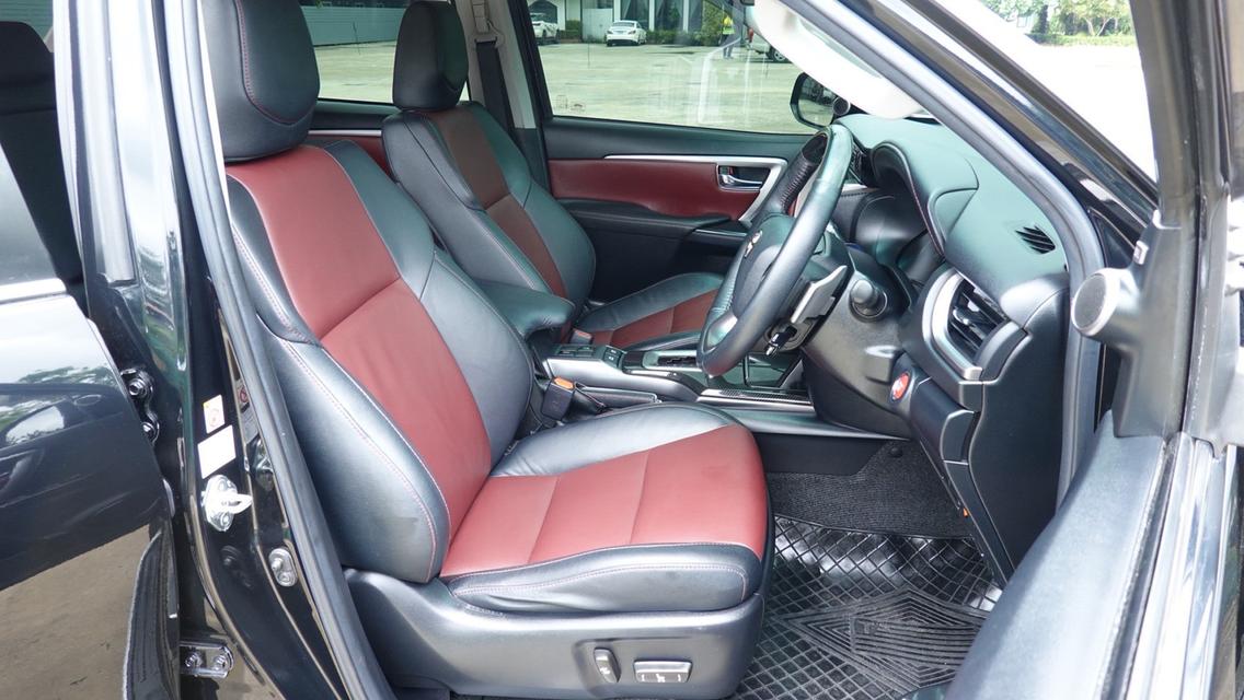 Toyota Fortuner 2.8 TRD Sportivo 2WD 2018 สีดำ 12